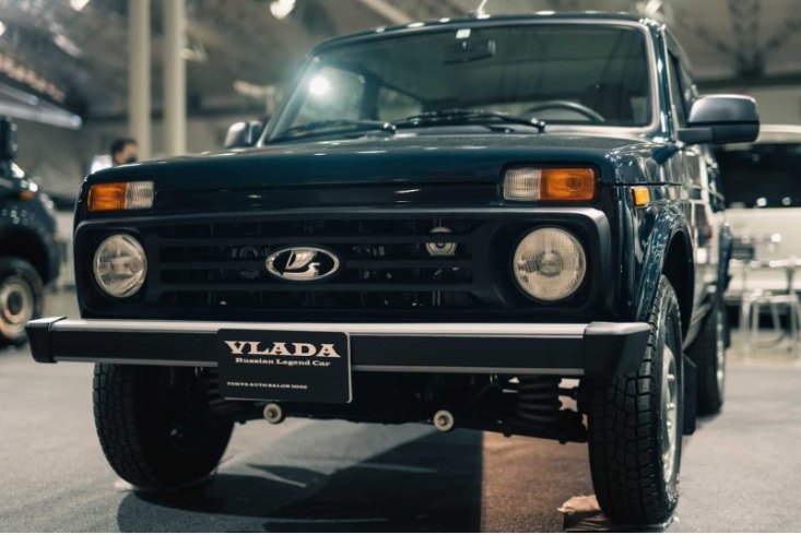 Как отмечают в блоге «Le-Parnass», еще во Владивостоке на Vlada 4×4 наносится уникальный…
