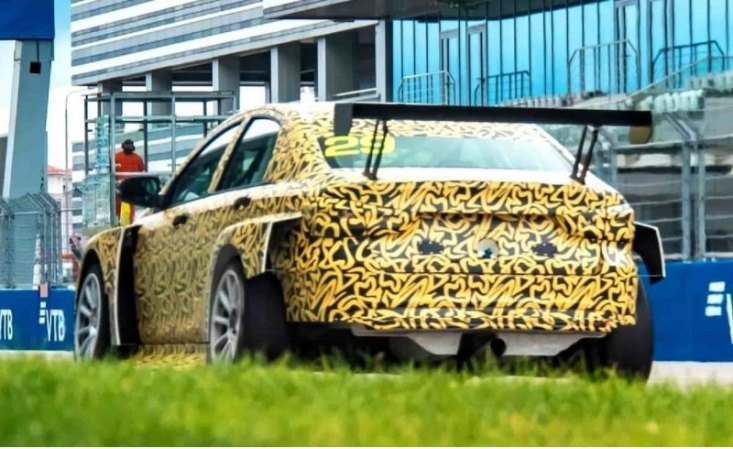 Гоночная Lada Vesta FL: появились первые фотографии