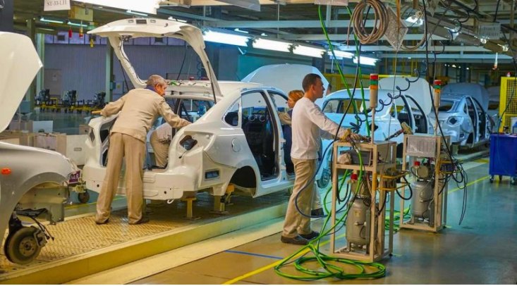 Завод Lada Ижевск начинает массовое производство новой Lada Vesta FL