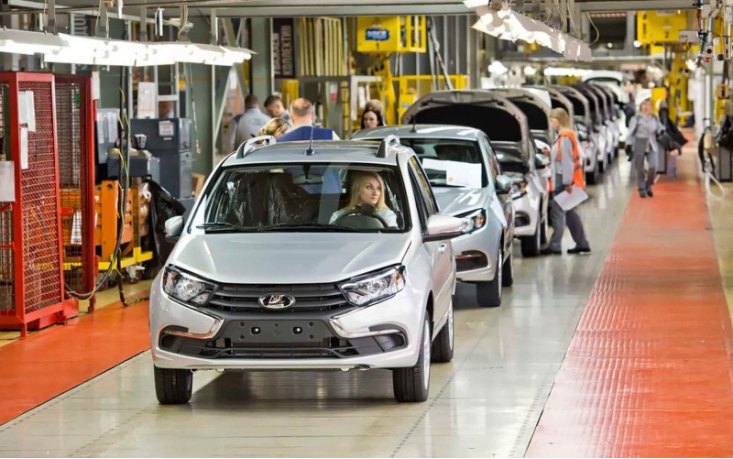 Автоэксперт Моржаретто спрогнозировал снижение цен на Lada