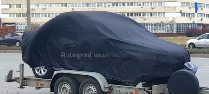 А теперь в Сети появились новые фотографии Granta-2, которую в защитном чехле везут на эвакуаторе в…