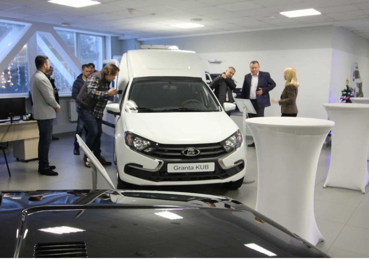 Автомобиль получил переднюю часть от легковой Granta, которую объединили с надстройкой в виде…