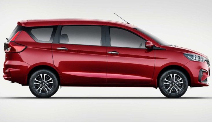 В Россию начали ввозить японский аналог Lada Largus. Он тоже может быть 7-местным