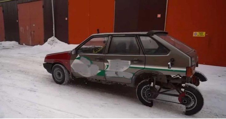 Американских журналистов удивила Lada Sputnik 6x6 из Новосибирска