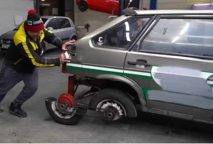 Авторы заметки также отметили, что Lada Spitnik, переделанная специалистами «Garage 54», больше…