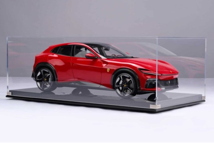 В общей сложности на создание одной уменьшенной копии кроссовера Ferrari у специалистов Amalgam…