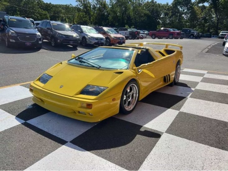 Lamborghini Diablo продают по цене двух Lada Vesta: в чем тут подвох?