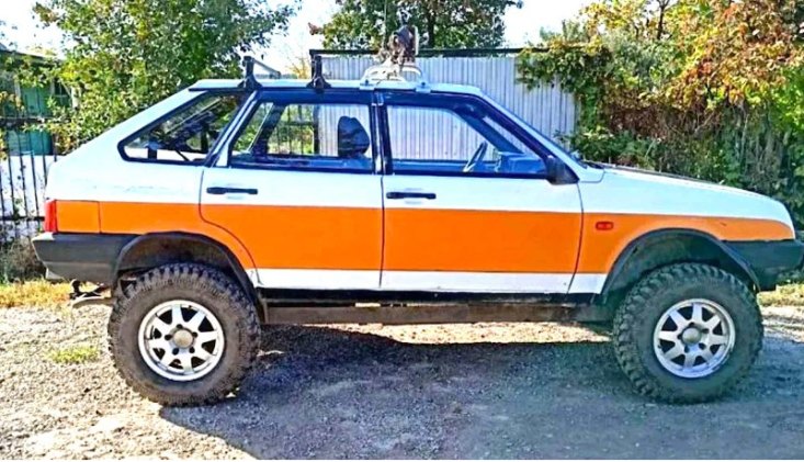 На продажу выставили хардкорную версию ВАЗ-2109