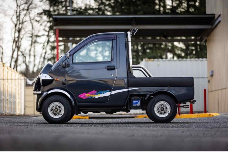 Речь идет об одном из самых компактных пикапов на планете – Daihatsu Midget II. Автомобиль был…