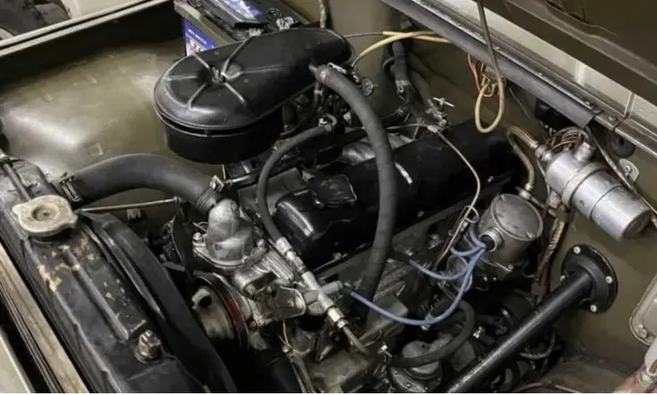 Под капотом внедорожника установлен стоковый 2,5-литровый бензиновый мотор, выдающий 79 лошадиных…