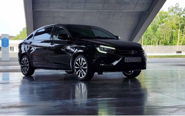 Премиальная Lada Vesta будет стоить как Toyota Camry из прошлого? На «АвтоВАЗе» опровергли цифру в…