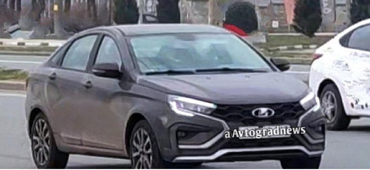 Появились фото рестайлингового седана LADA Vesta Cross 2022 года с базовым салоном