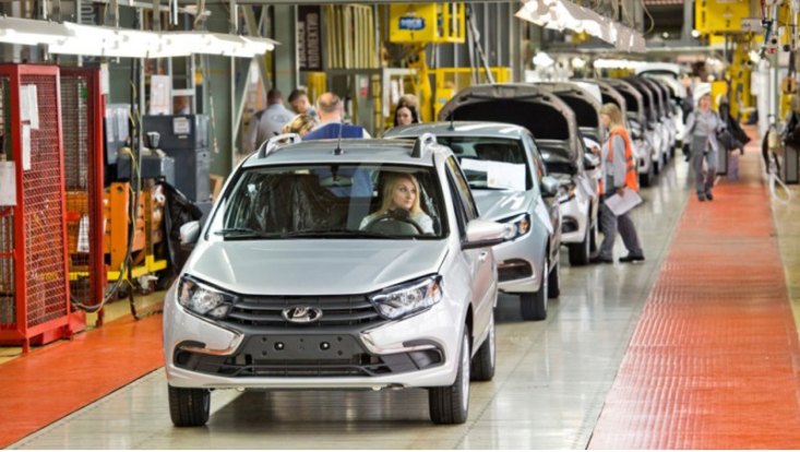 Упрощенный седан Lada Granta оценили минимум в 678,3 тыс. рублей. Такая машина может стать…