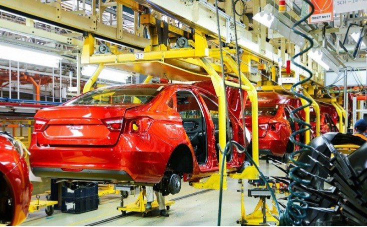 1 августа к ним присоединились линейка Lada Granta и классические трехдверные внедорожники Niva…