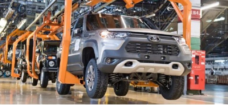 Компания АВТОВАЗ начала производство LADA Niva Travel с медиасистемой и камерой заднего вида