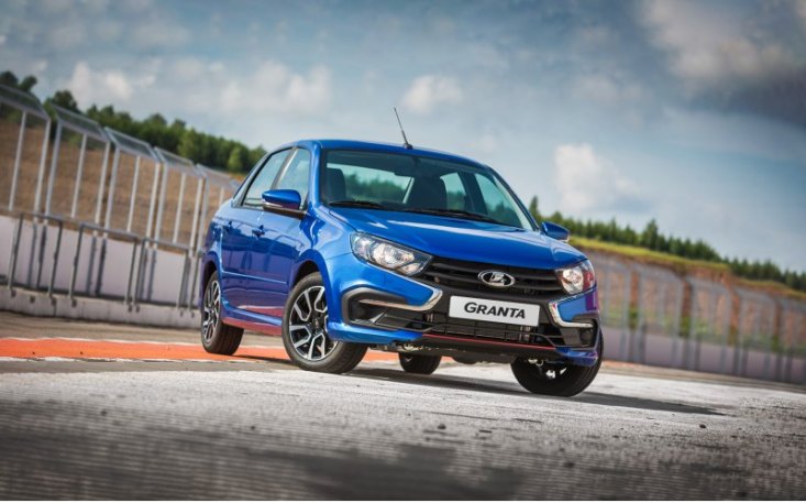 С июля 2022-го в России продается «антикризисная» LADA Granta Drive Active с восьмиклапанным…