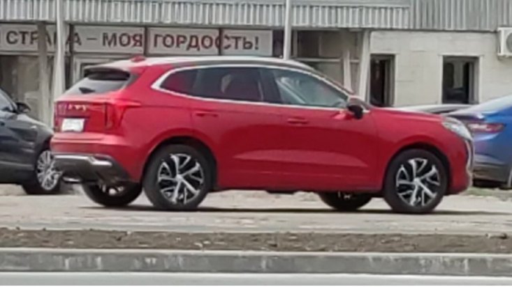 По размерам Haval Jolion сравним с Kia Sportage и Volkswagen Tiguan: длина 4472 мм при колесной…