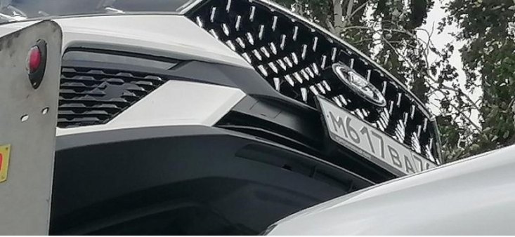 Новые Lada X-Cross и «заряженная» Lada Grantа запечатлены на автовозе