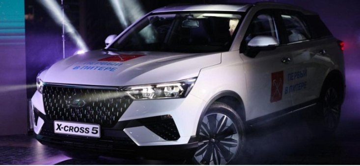 Мантуров на «Иннопроме» не подтвердил приостановку проекта Lada X-Cross 5