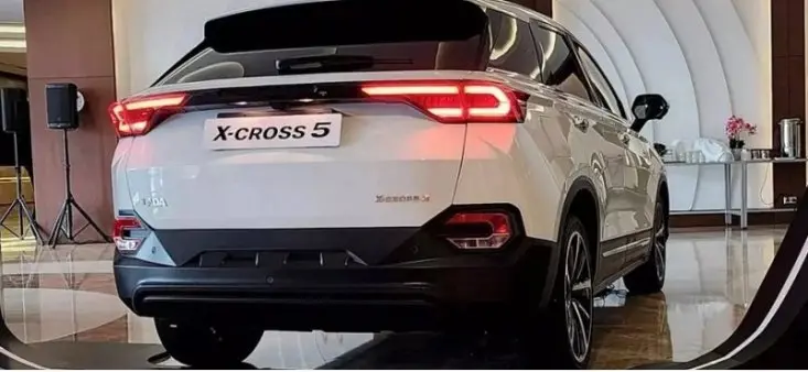 Автоконцерн АвтоВАЗ может лишиться нового кроссовера Lada X-Cross 5 из-за американских санкций