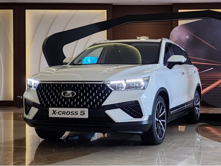 Сборка кроссовера LADA X-Cross 5 на заводе «Лада Санкт-Петербург» (бывший петербургский завод…