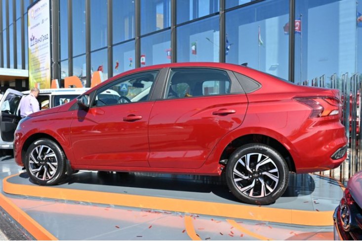 Сам «АвтоВАЗ» во время презентации Lada Iskra не стал уточнять информацию о габаритах нового…
