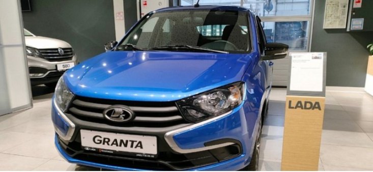 Почему новая Lada Granta в Беларуси стоит на 100 тысяч рублей дешевле, чем в России
