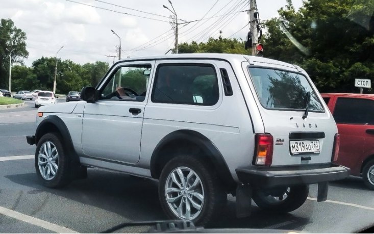 Так, ОСАГО на Lada Niva Sport для клиента 40 лет со стажем безаварийного вождения от 20 лет будет…