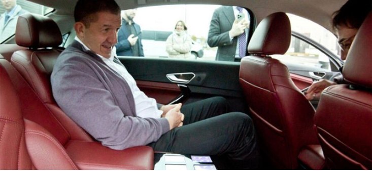Президент «Ростелекома» Михаил Осеевский протестировал Lada Aura