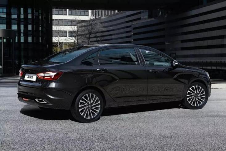 В продаже новый вазовский седан Lada Aura появился еще в конце ноября прошлого года. Он построен на…