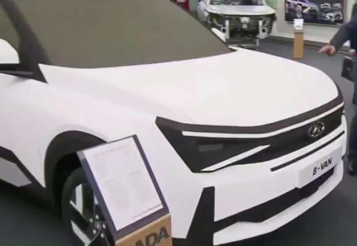 Новая надежда «АвтоВАЗа»: что известно о перспективном минивэне Lada B-Van