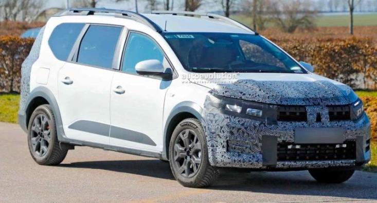 Не ставший новым Lada Largus компактвэн Dacia ждет рестайлинг