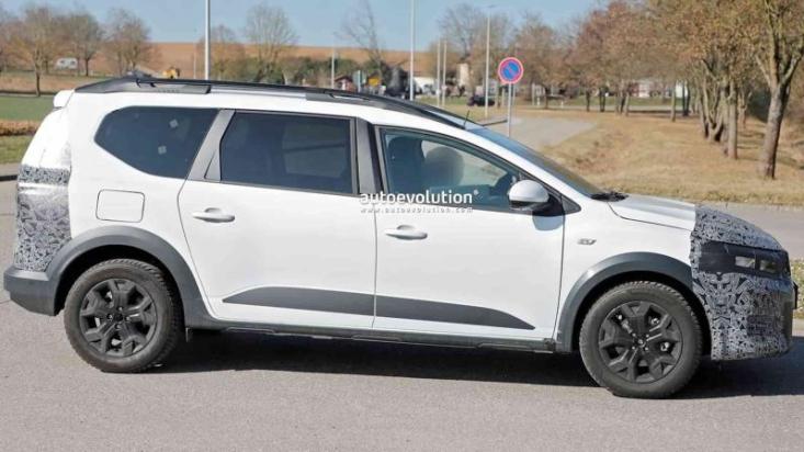 Прототип обновленного Dacia Jogger