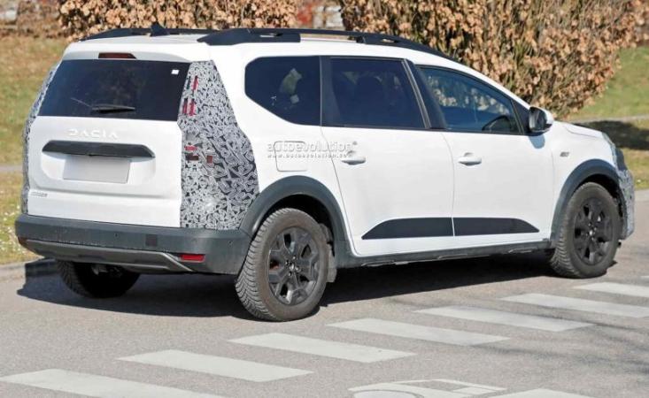 Прототип обновленного Dacia Jogger