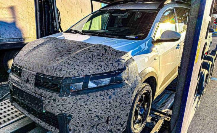 Прототип обновленного универсала Dacia Jogger