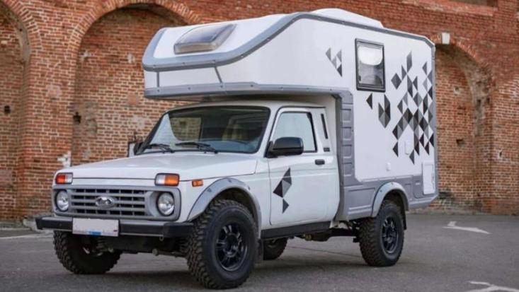 Машина выпускается компанией Lux Form и представляет собой обычную Lada Niva в коммерческой версии…