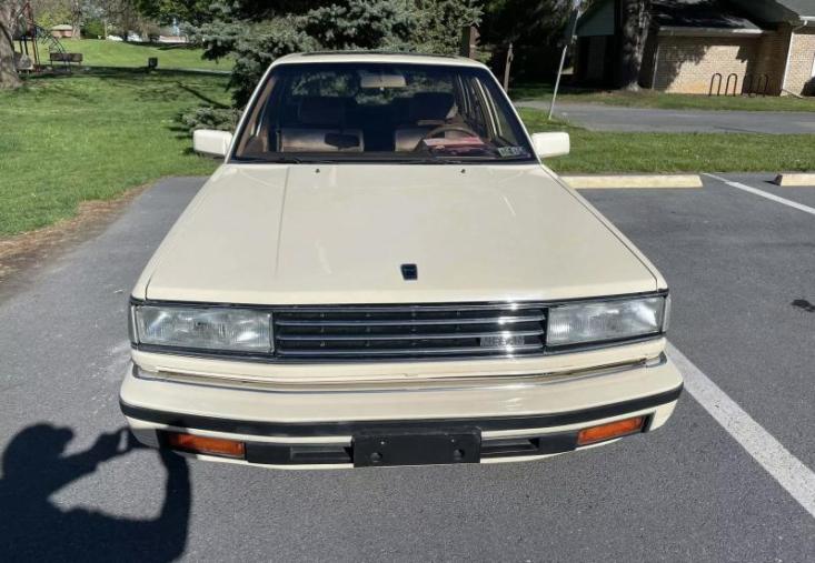 Nissan Maxima 1985 года выпуска, выставленный на продажу в США