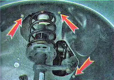 6. Folosind o cheie tubulară de 8 mm, deșurubați cele trei șuruburi care fixează partea din spate a…