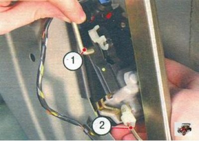 Как поменять ручку двери лада гранта переднюю Removal and installation of the central lock of a forward door (Lada Kalina Seda