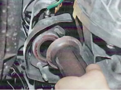 4. Remove the timing belt (see here).