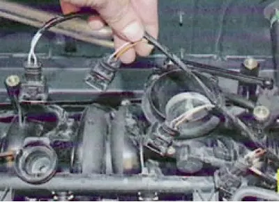 6. Remove the air filter housing (see here).
