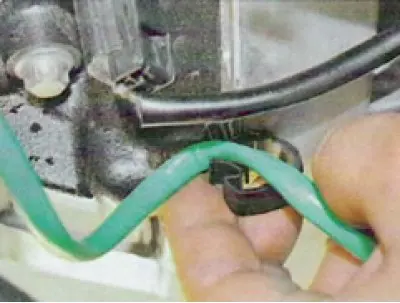 13. Disconnect the oxygen concentration sensor connector...