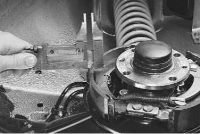 8. Measure the thickness of the friction linings with a caliper or ruler.