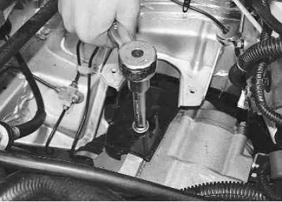 10. …unscrew the upper mounting bolt with a 13 mm socket wrench and remove the bracket.