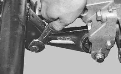 15. To replace the right support rod, use a 15 mm spanner to unscrew the rod mounting bolt to the…
