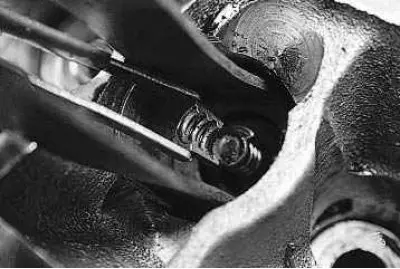 21. Compressing the spring with the device, install the crackers so that they fit into the grooves…