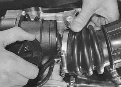 4. …and disconnect the hose from the mass air flow sensor.