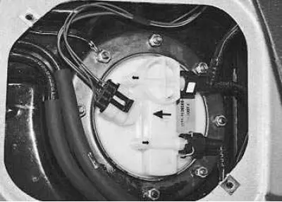 When connecting the fuel lines, follow the arrows on the fittings, indicating the direction of fuel…