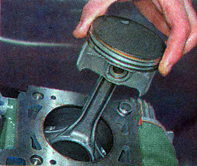 8. Извлекаем поршень из цилиндра.