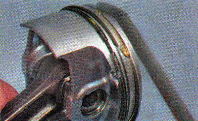 ...и наружную поверхность поршня.